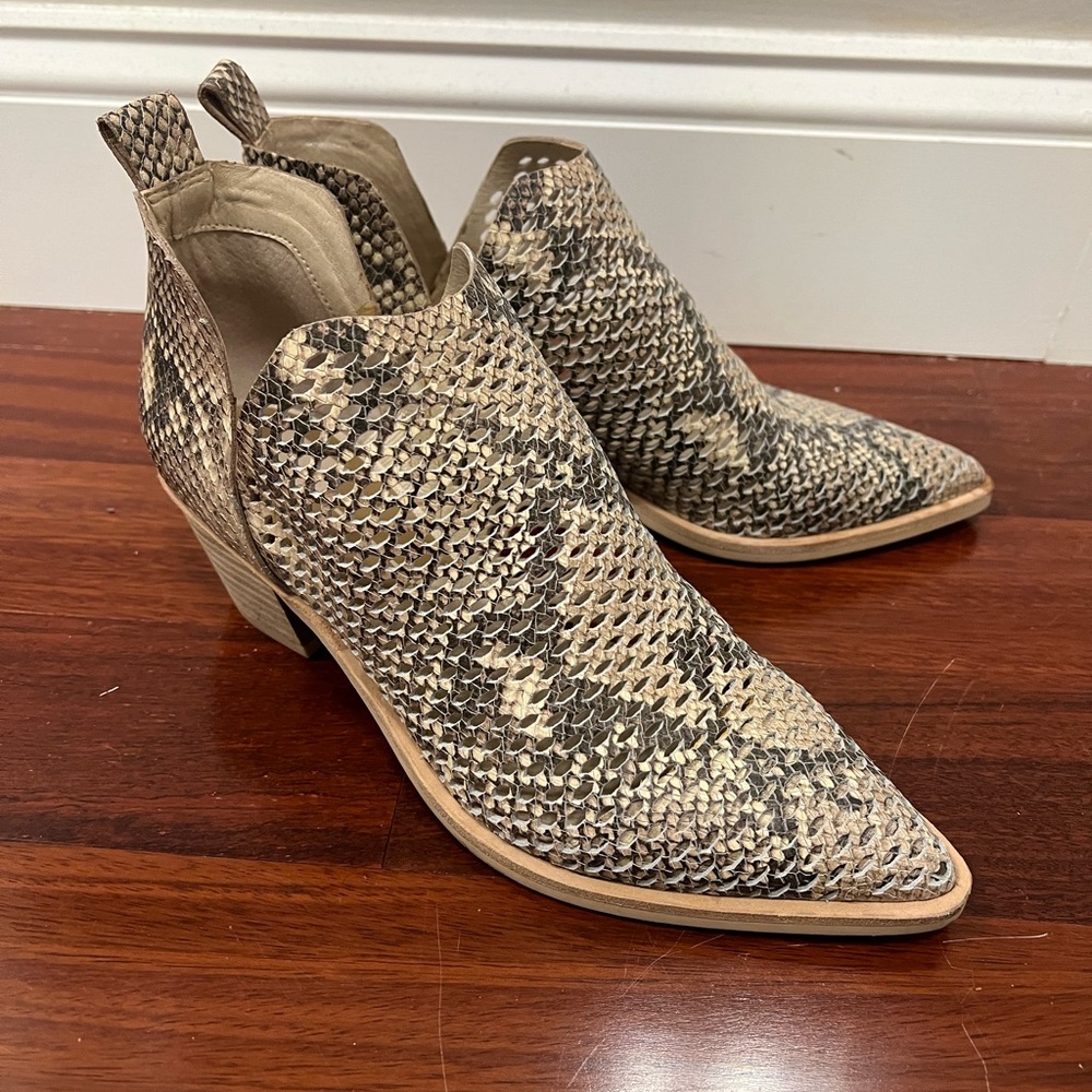 Dolce Vita Textured Ankle Booties - Black and Cream